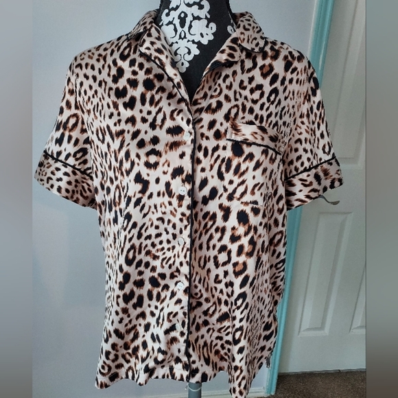 Victoria's Secret VS (S) Cream Black Satin Cougar Animal Print Button Up Shirt - Picture 3 of 14